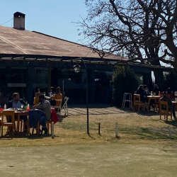 Golfito Resto Bar (Restaurantes en Merlo San Luis)